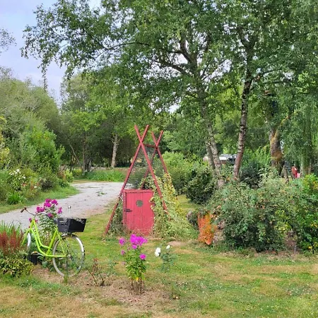 Sur L'eau Dans Un Cadre Idyllique Hotel na wodzie Nesmy