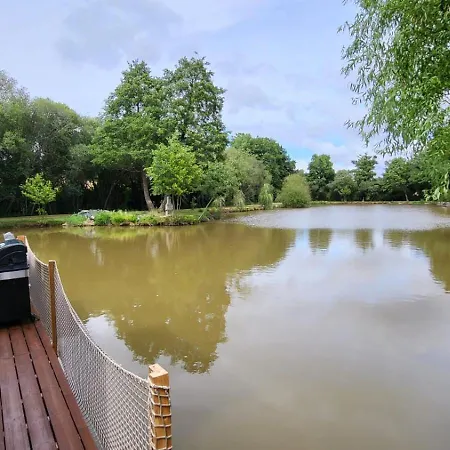 Hotel na wodzie Sur L'eau Dans Un Cadre Idyllique