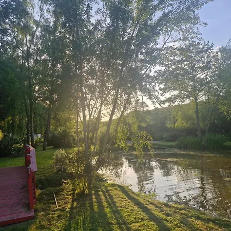 Hotel na wodzie Sur L'eau Dans Un Cadre Idyllique *