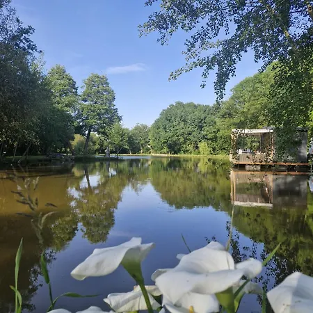 Hotel na wodzie Sur L'eau Dans Un Cadre Idyllique Nesmy