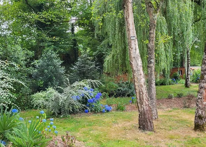 Sur L'eau Dans Un Cadre Idyllique Botel Nesmy