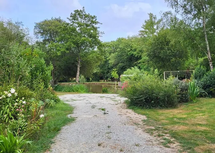 Sur L'eau Dans Un Cadre Idyllique Botel *